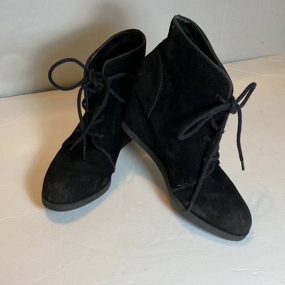 Madden Girl black suede wedge tie bootie size 6 - Picture 10 of 11
